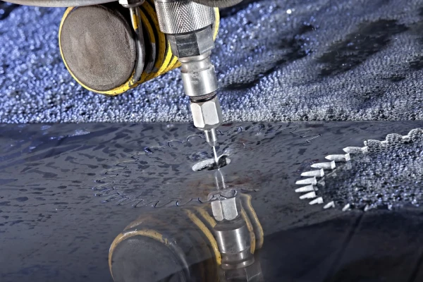 maszyna do cięcia wodą