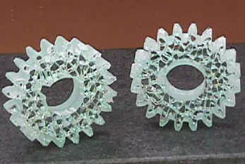 Koła zębate wycięte z&nbsp;zespolonego szkła bezodpryskowego