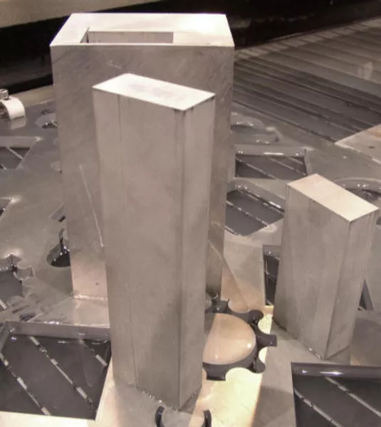 element wykonany z&nbsp;aluminium o&nbsp;grubości 8 cali 