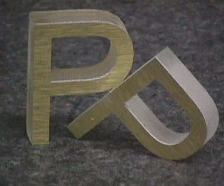 litery wykonano z&nbsp;Kompozytu Plex AC i&nbsp;zajęło to&nbsp;około czterech minut