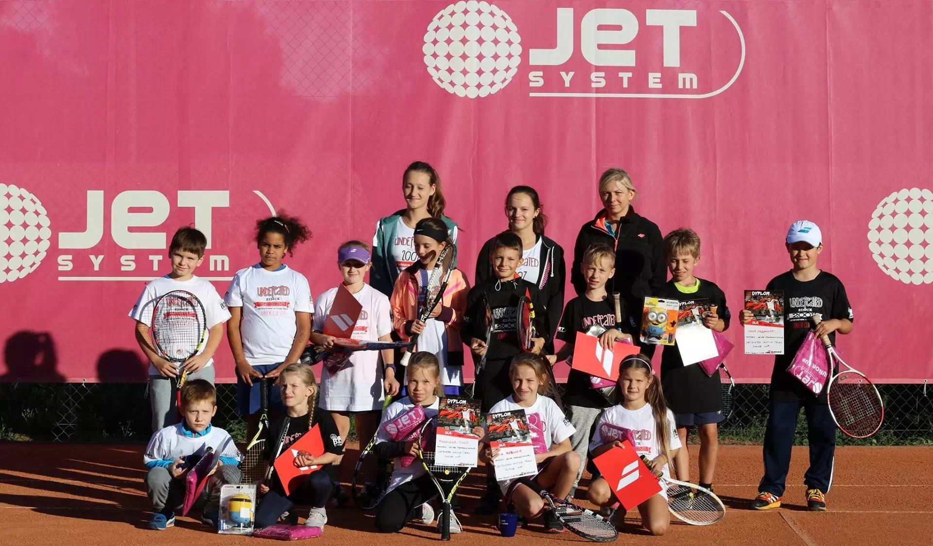 dzieci z&nbsp;dyplomami